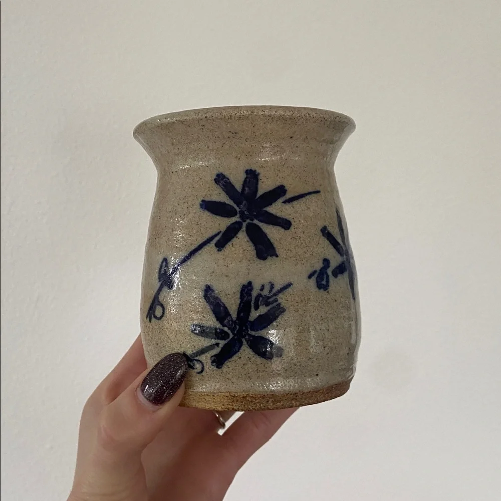 Vintage pottery vase handmade pen cup grey neutral blue floral pattern - Picture 2 of 16